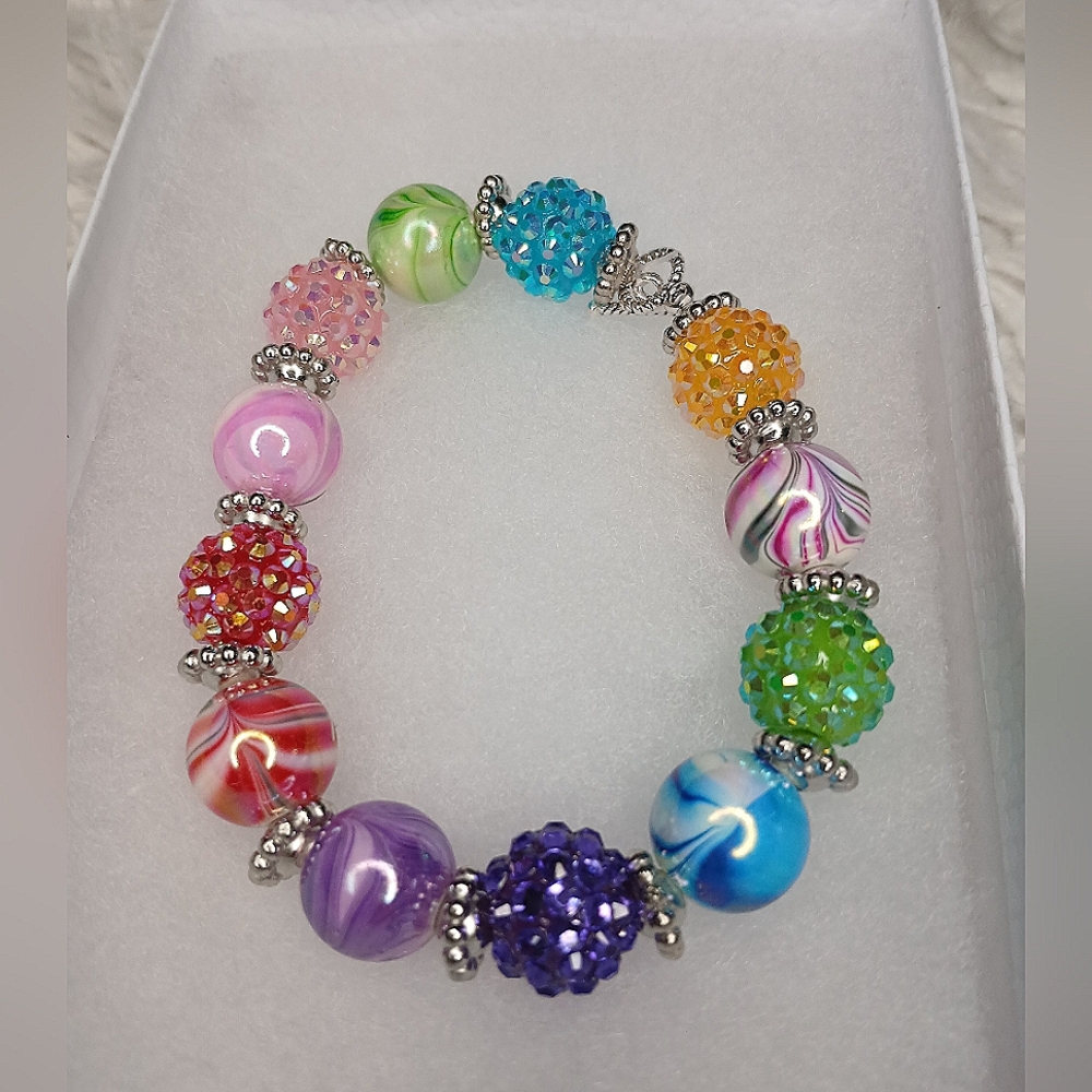 Womens bracelet jewelry O/S with stretchy thread very beautiful and colorful